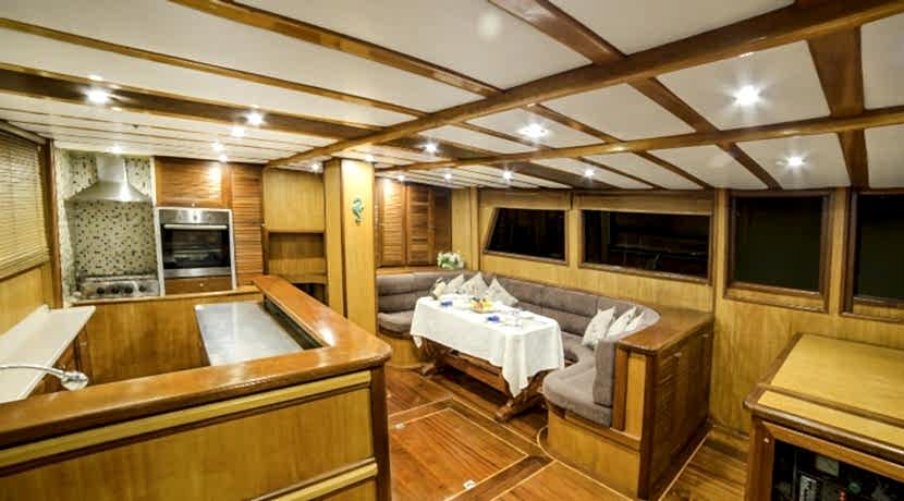 08-Sude Deniz Saloon