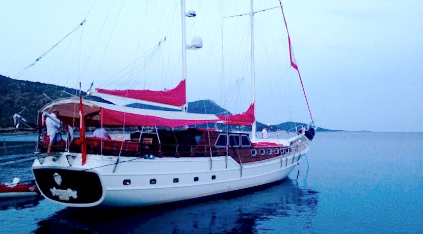 bodrum-mavi-yolculuk-tekne-kiralama-12